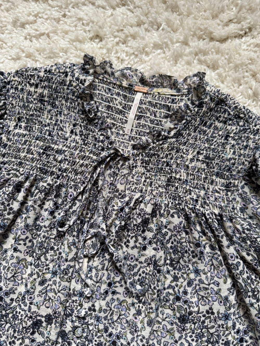 Free People Women’s Navy and Cream Smocked Floral Tie-Neck Blouse. Sz Med.